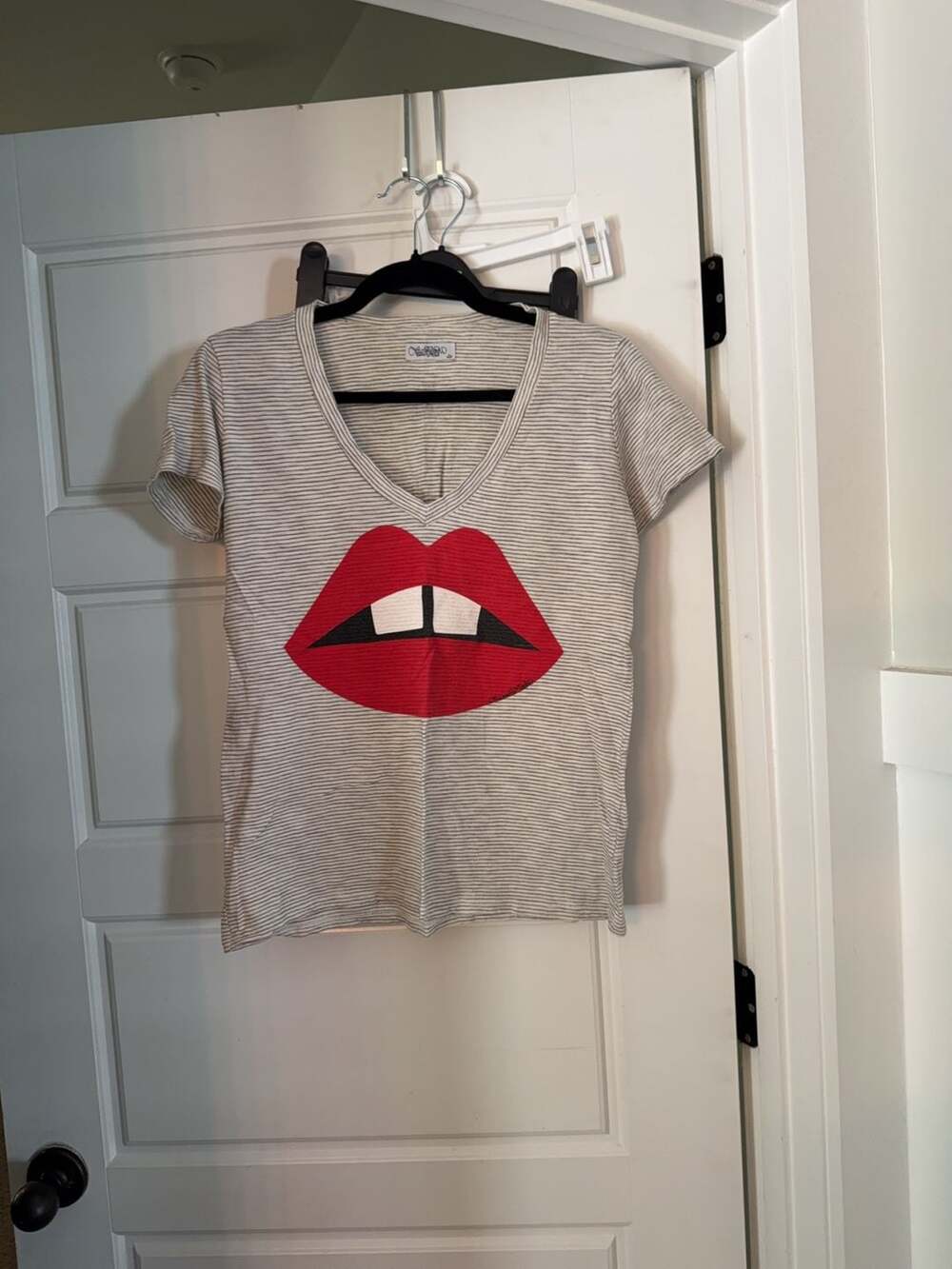 Lauren Moshi Beverly Hills Striped Lips Graphic V-Neck T-Shirt Size S